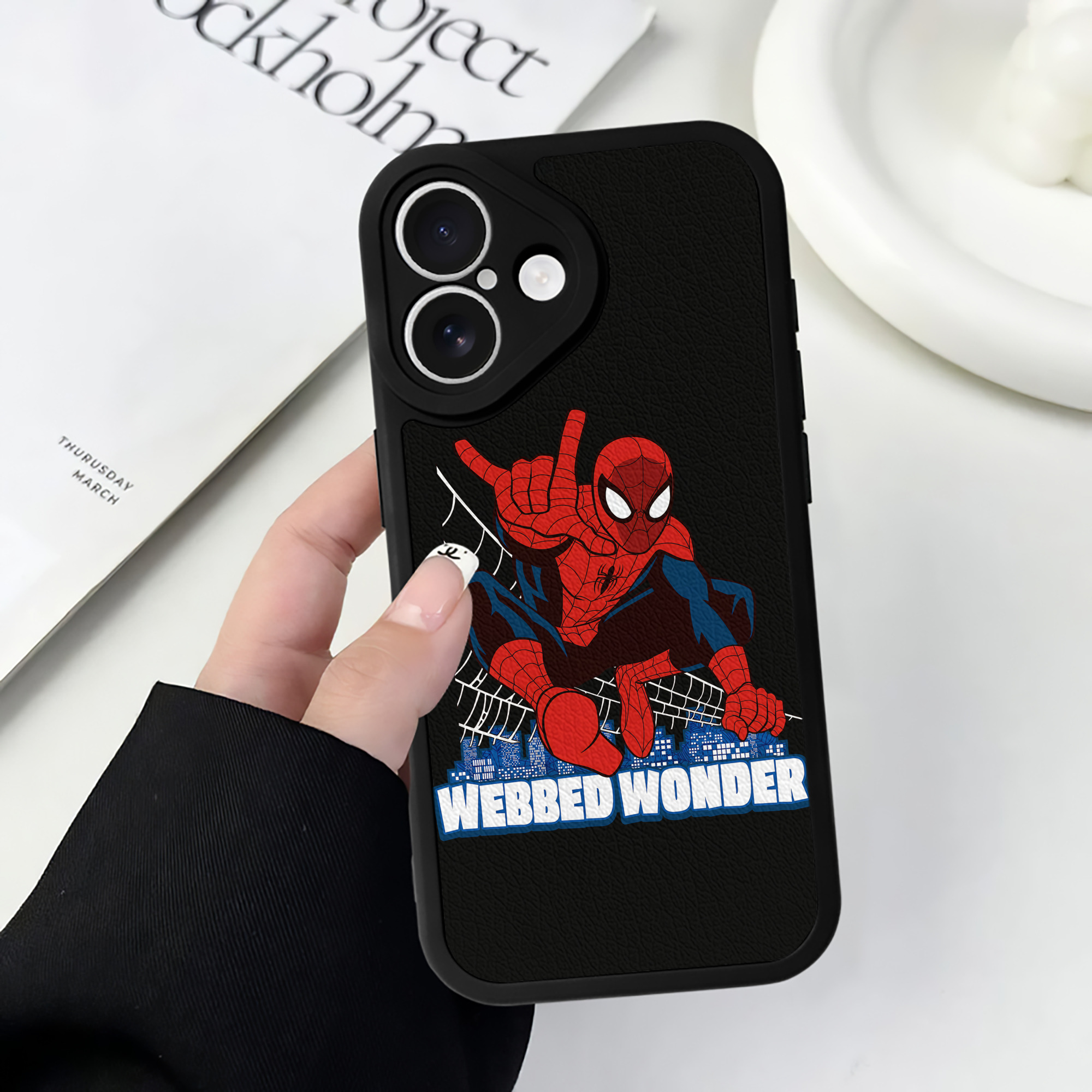（画像用） Spider Man スパイダーマン 【iPhone 16シリーズ対応】シリコンスマホケース（レザー調） 材質：シリコン
